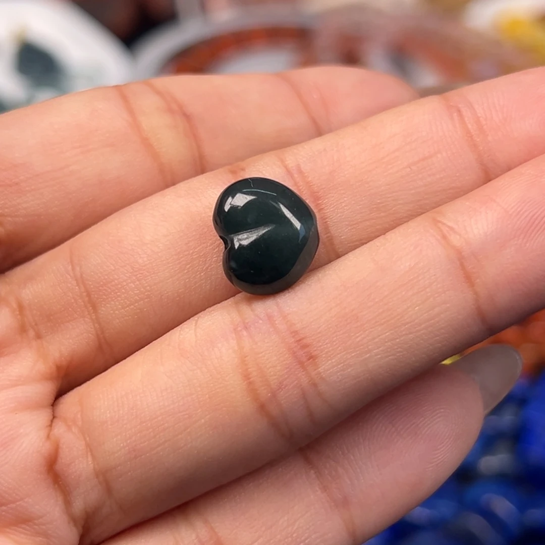 定***转翡翠未镶嵌吊坠(不含链)多样性