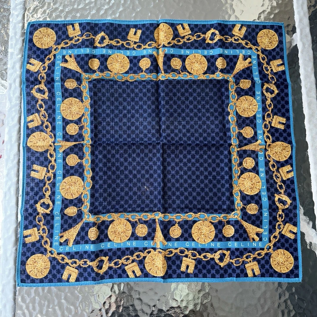 95新 Celine/思琳 CELINE女士深蓝色金币方巾155885