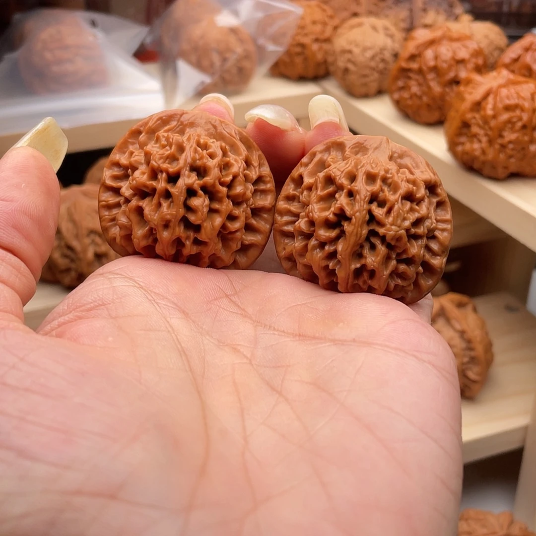 文玩核桃把件秦闷……