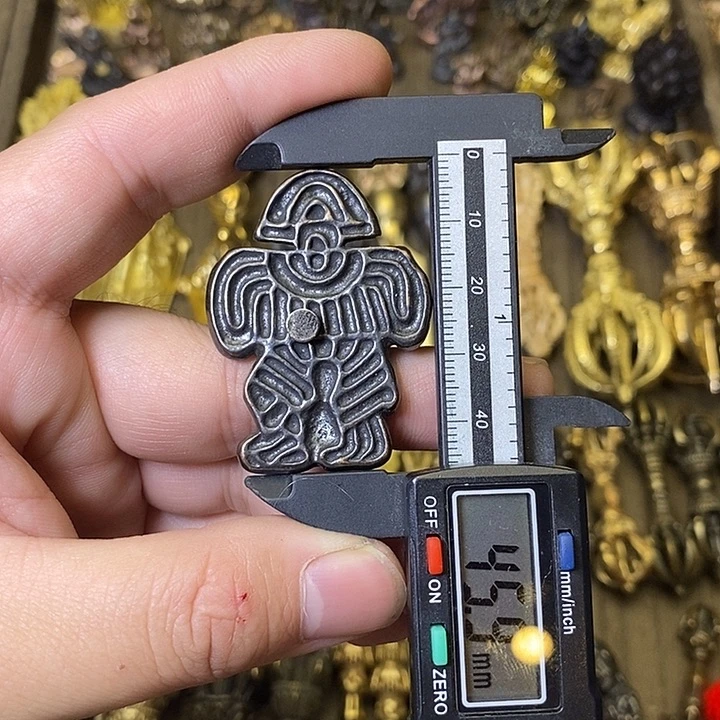 藏传文玩老料压印人