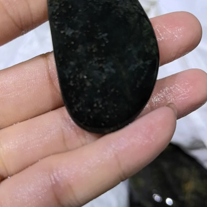 东***宏有机玻璃藏玉药王石原石手把件一个