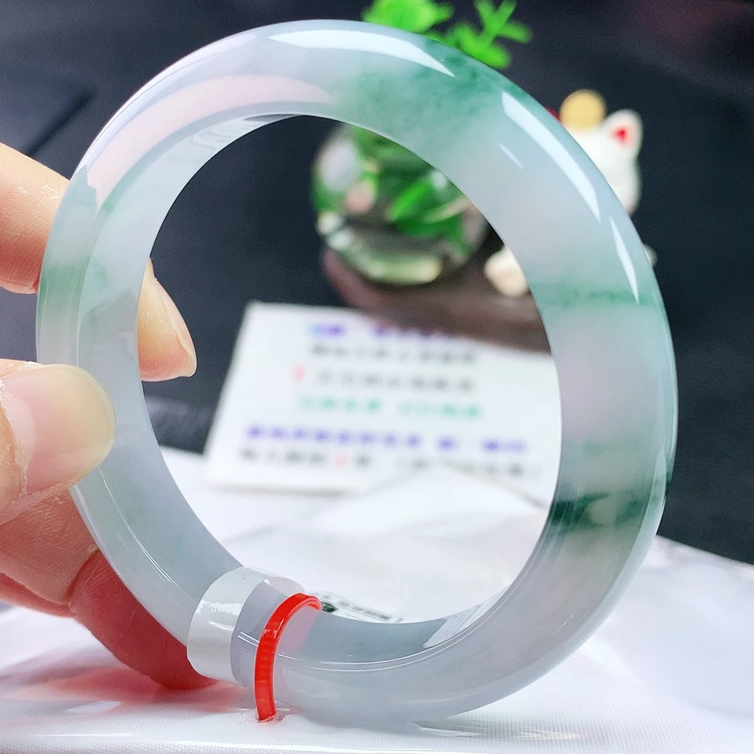 翡翠手镯未镶嵌56圈