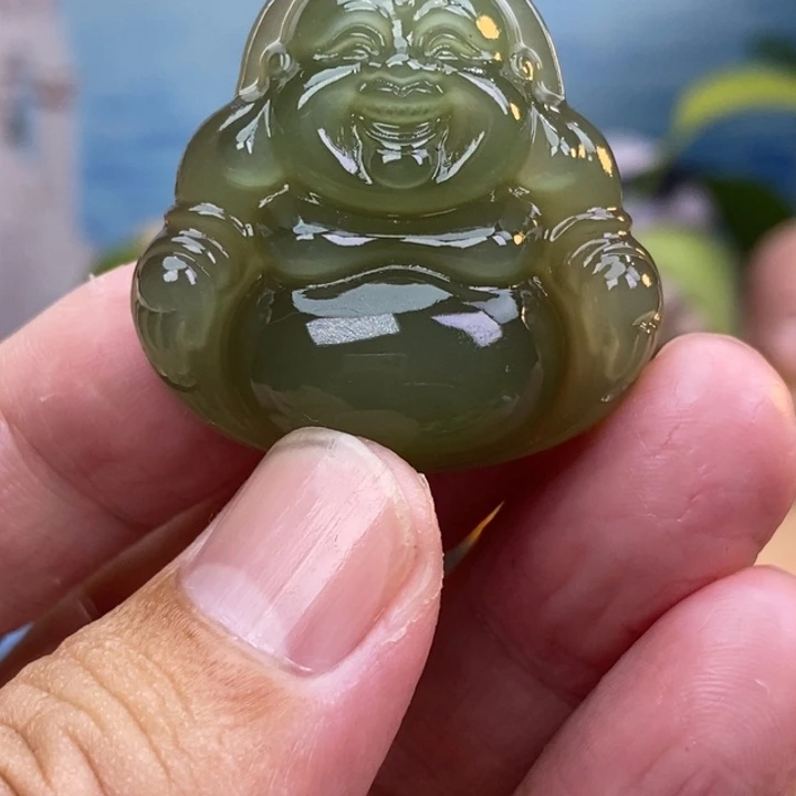 用***瑰和田玉未镶嵌颈饰