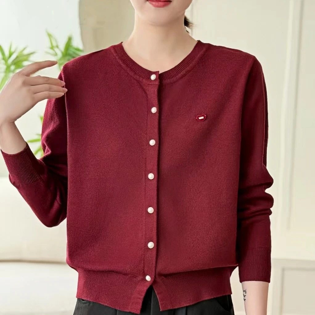 2025春秋新款毛衣圆领宽松外搭女柔软舒适针织开衫中年刺绣百搭款