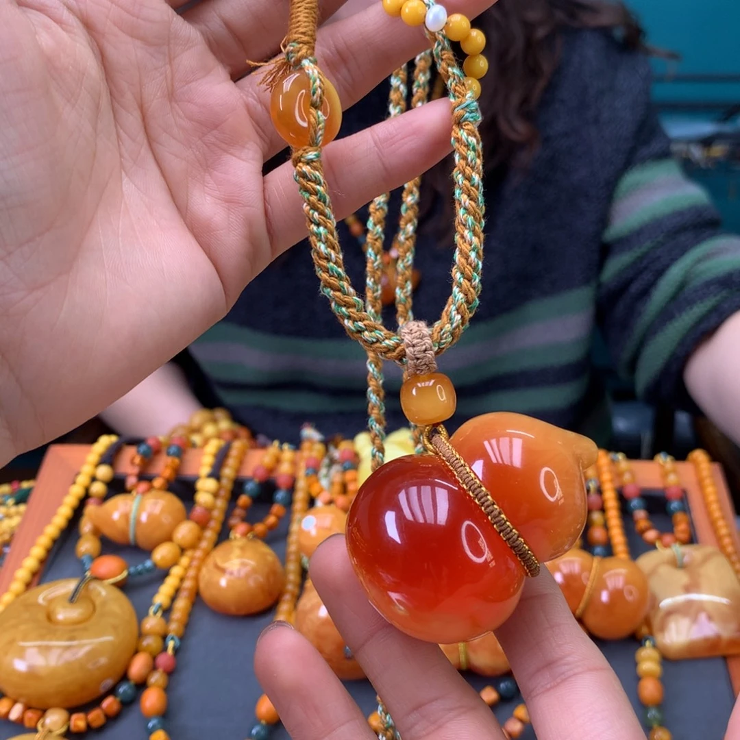 蜜蜡未镶嵌颈饰葫芦