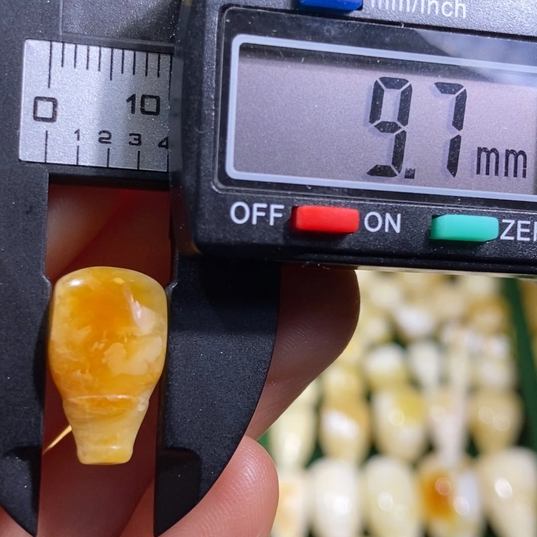 蜜蜡未镶嵌裸石配饰