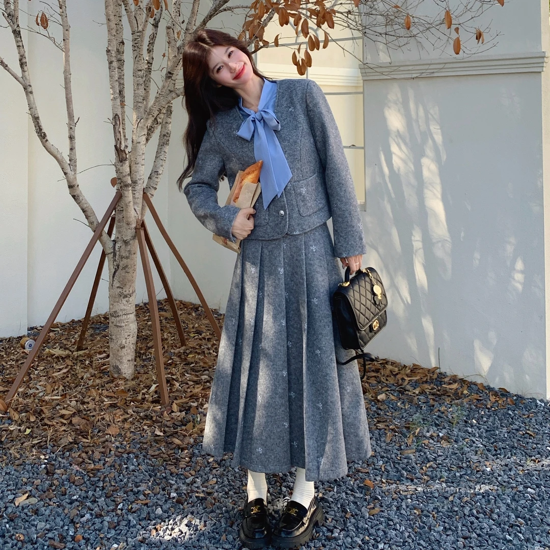 韩版小香风蝴蝶结套装女2025秋冬毛呢假两件刺绣外套半身裙两件套