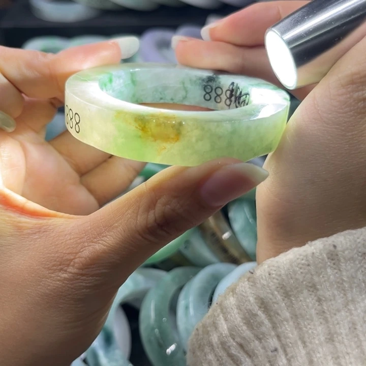 定制翡翠未镶嵌翡翠手镯