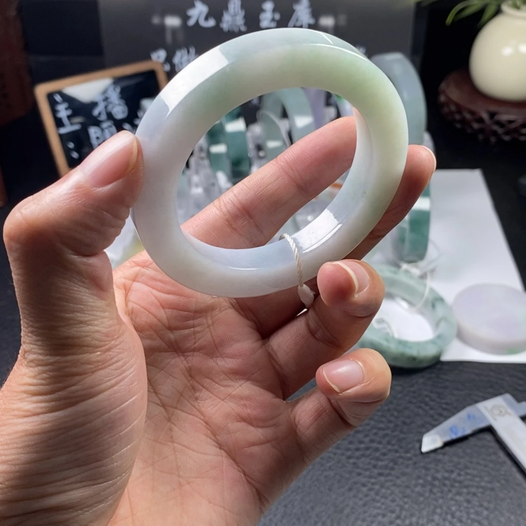 未镶嵌手镯定制翡翠