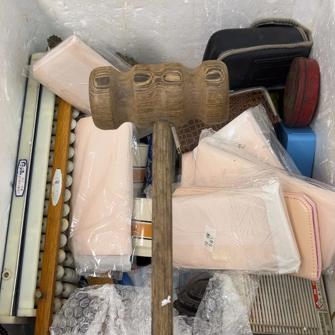 岑***達大叶紫檀（黑酸枝木类）