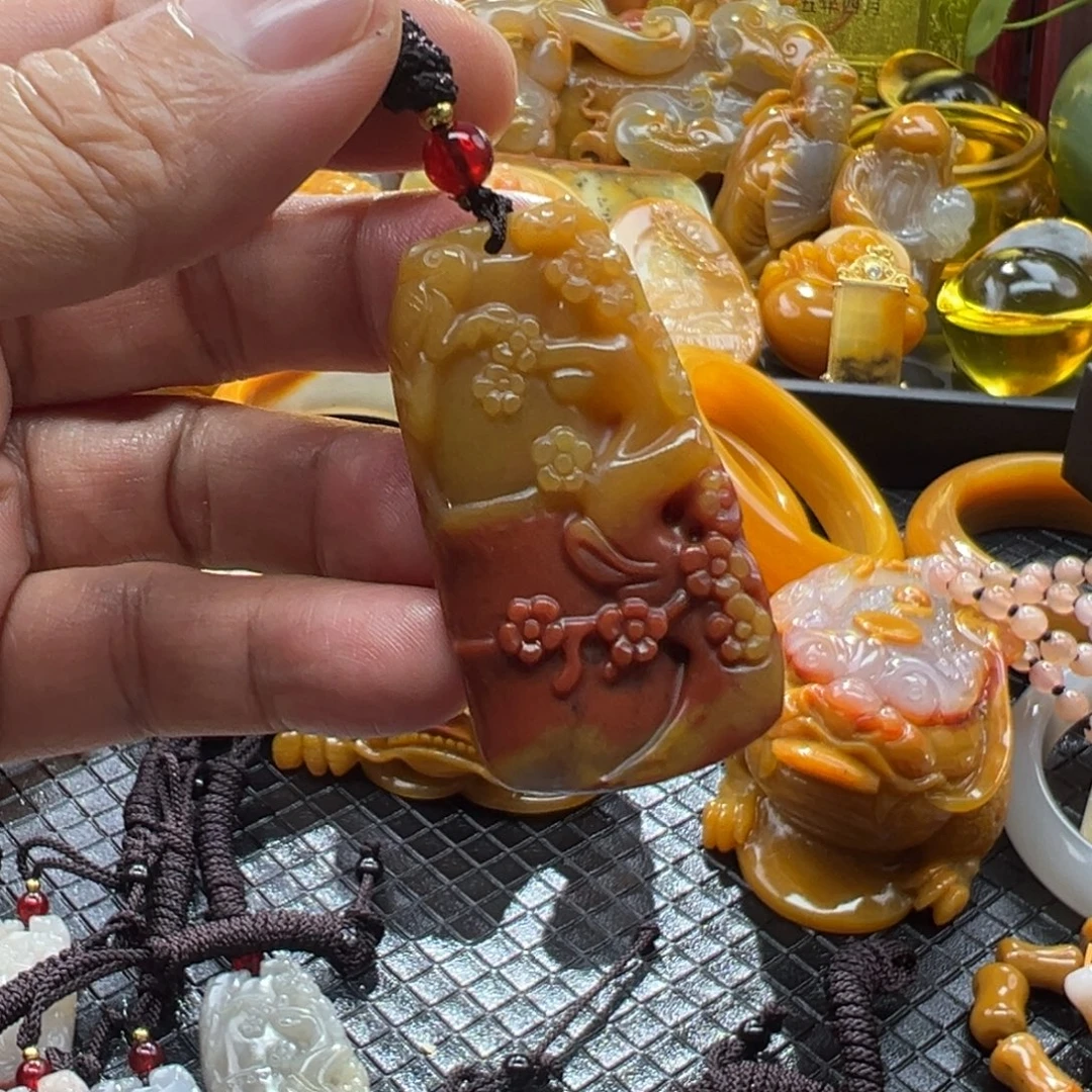 石英质玉未镶嵌颈饰