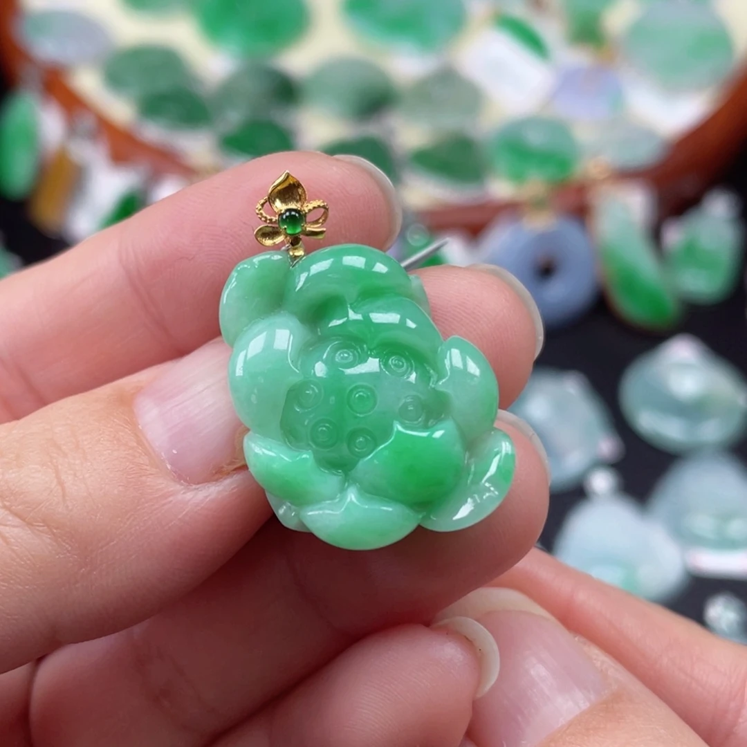 颈饰未镶嵌翡翠莲花