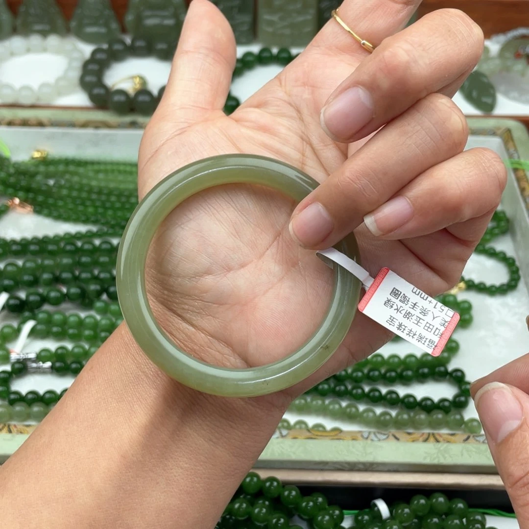 和田玉手镯未镶嵌