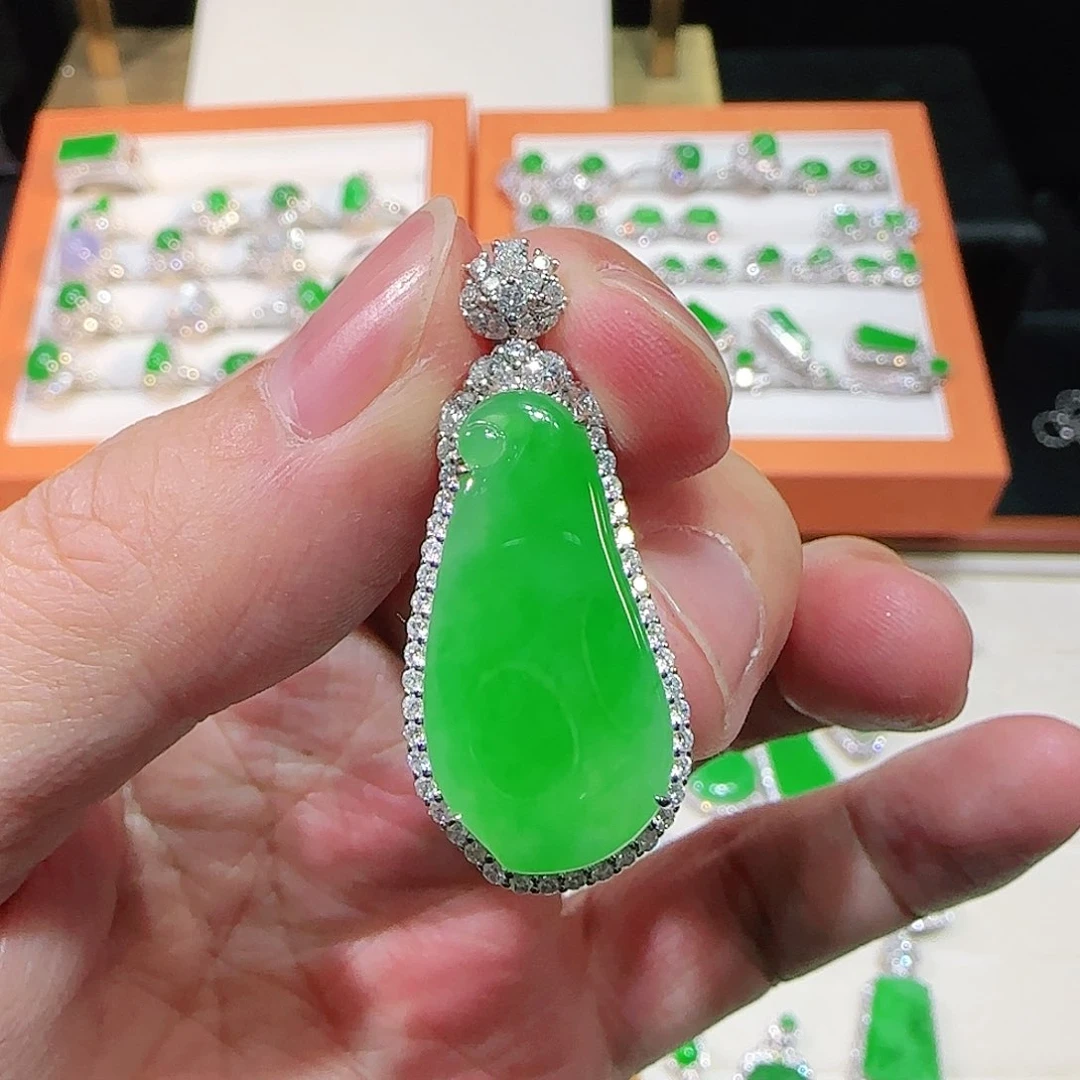 翡翠吊坠(不含链)18K金镶嵌