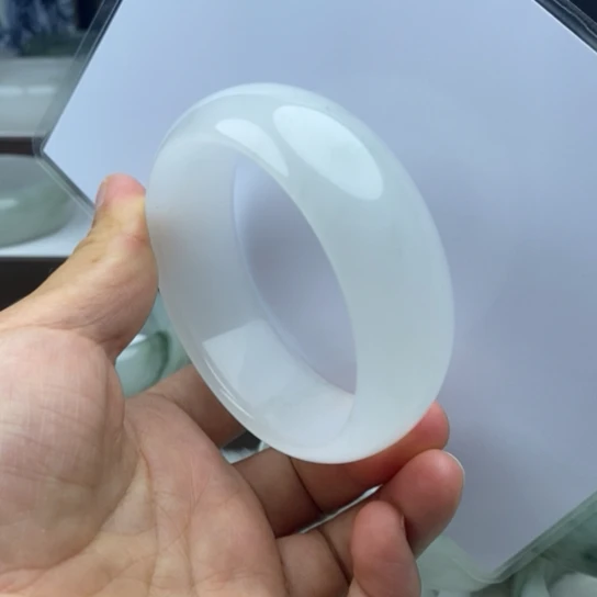 未镶嵌手镯石英质玉（金丝玉）