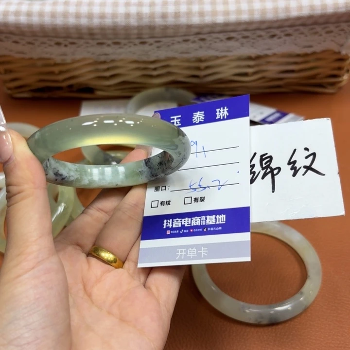 未镶嵌岫玉手镯天然