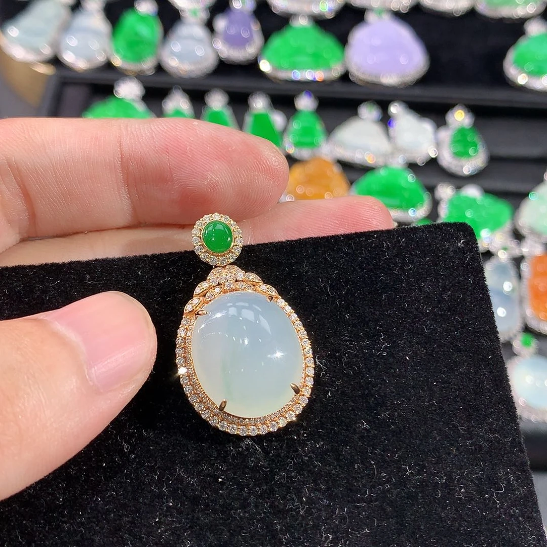 翡翠18K金镶嵌颈饰