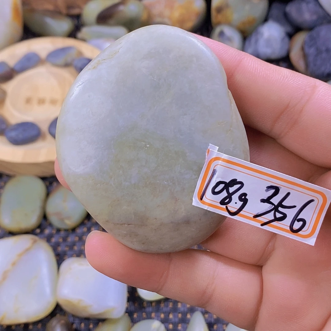 颈饰未镶嵌和田玉（糖玉）