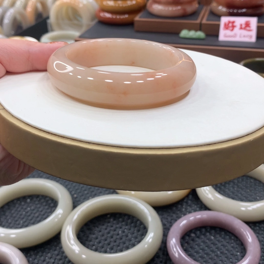 石英岩玉钛钢手镯