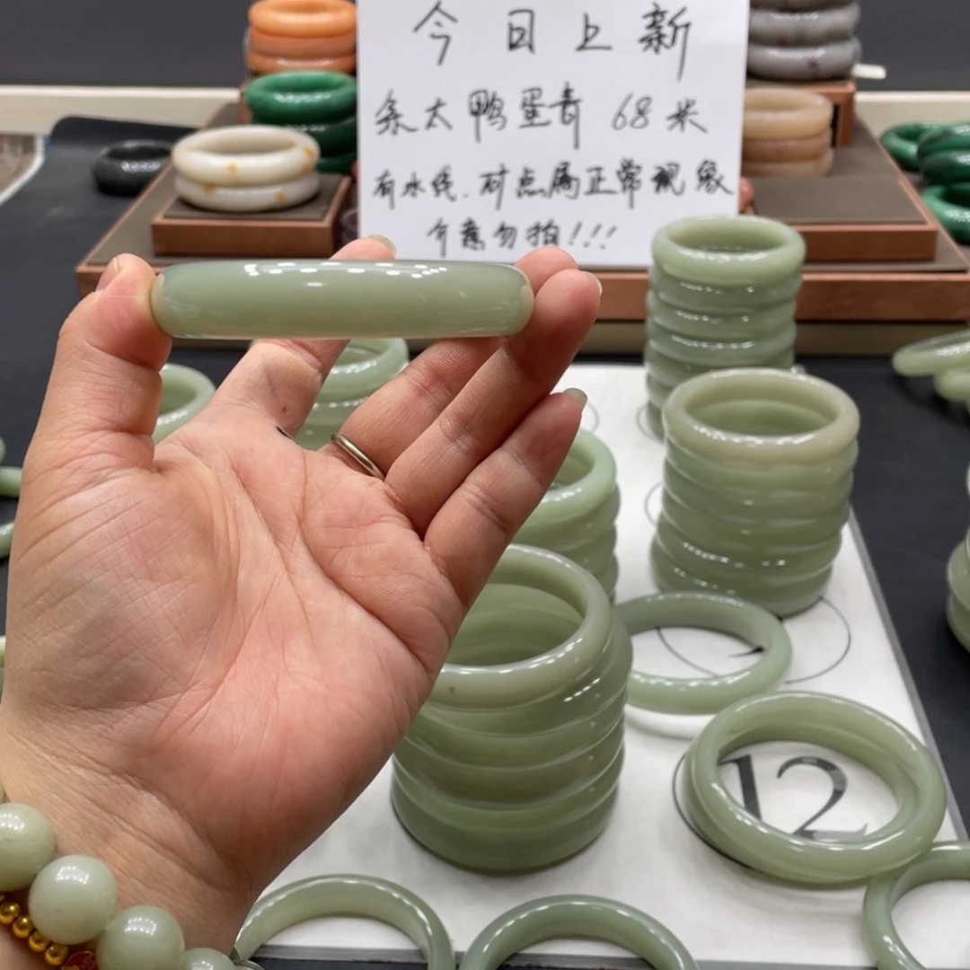 焦***店石英质玉手镯未镶嵌