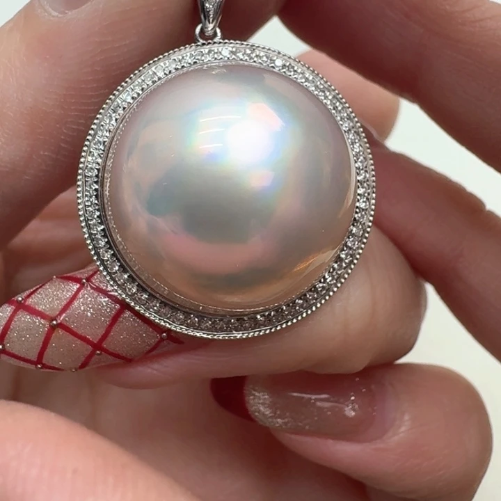 拼合珍珠（马贝珠）颈饰18K金镶嵌