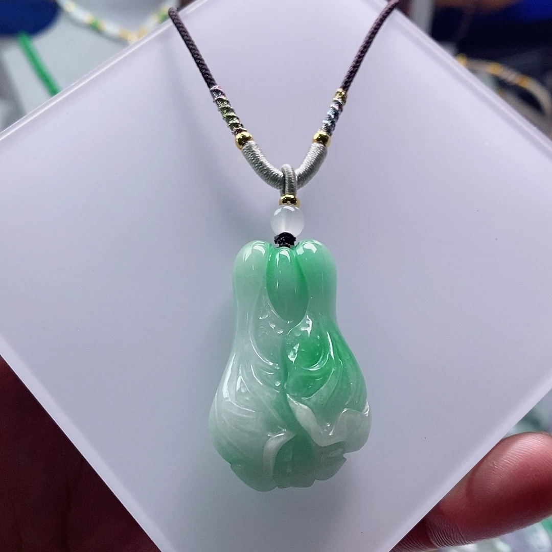 翡翠未镶嵌吊坠(赠链)