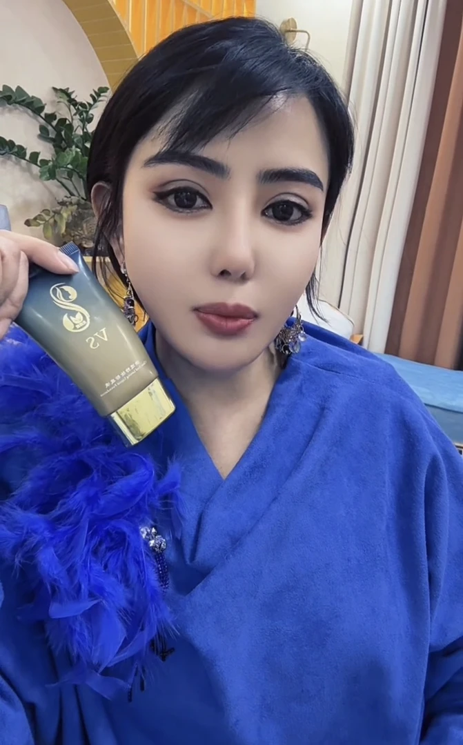 北吉丽清透持妆粉底液