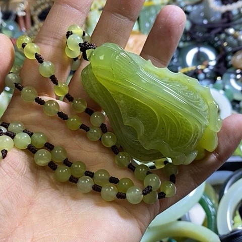 岫玉未镶嵌手玩件