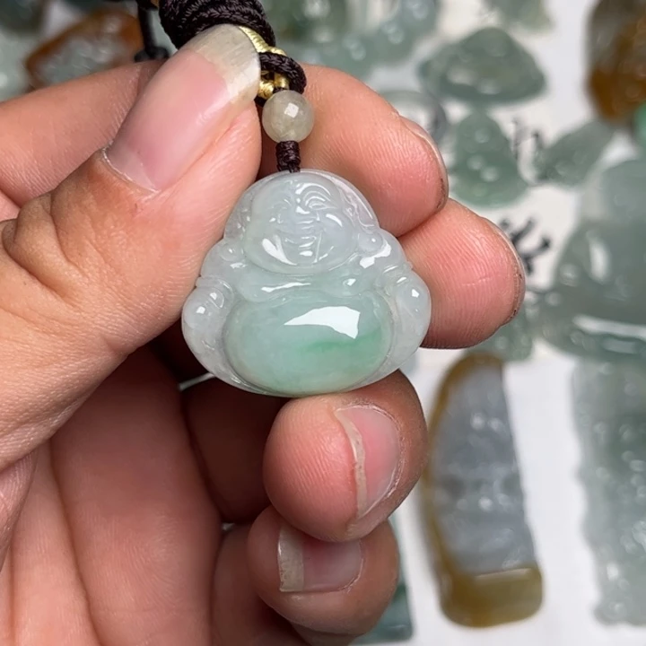翡翠未镶嵌颈饰佛公