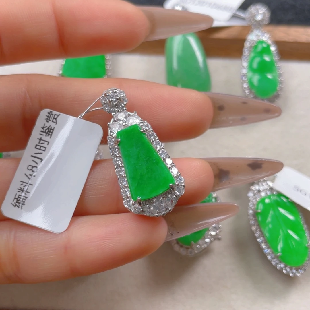 翡翠颈饰银S925镶嵌翡翠