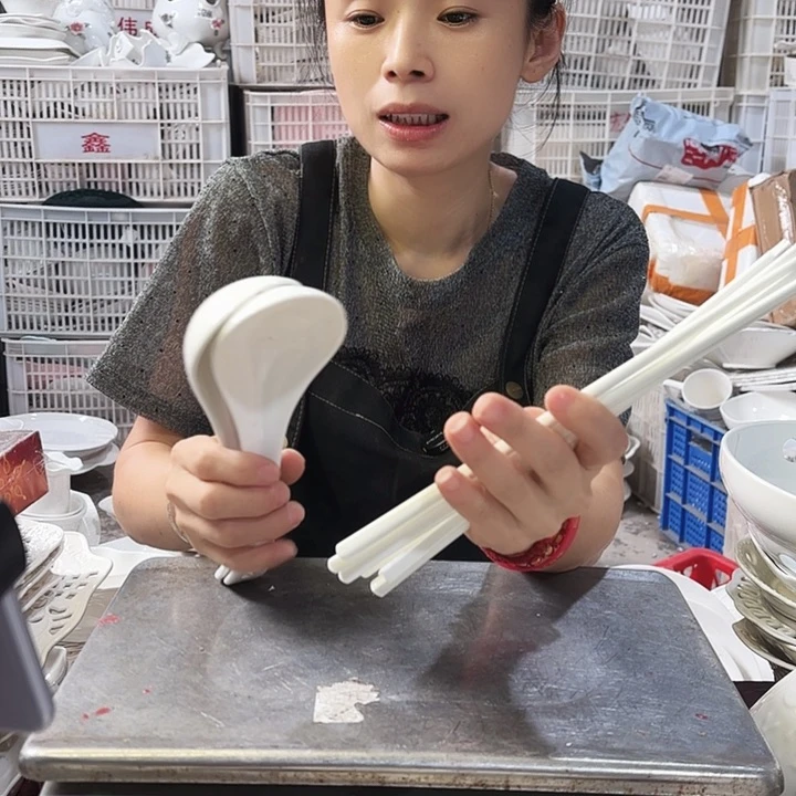 盘微瑕产品………F2十双筷子加两个勺子