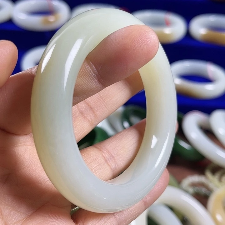 和田玉（糖玉）未镶嵌手镯