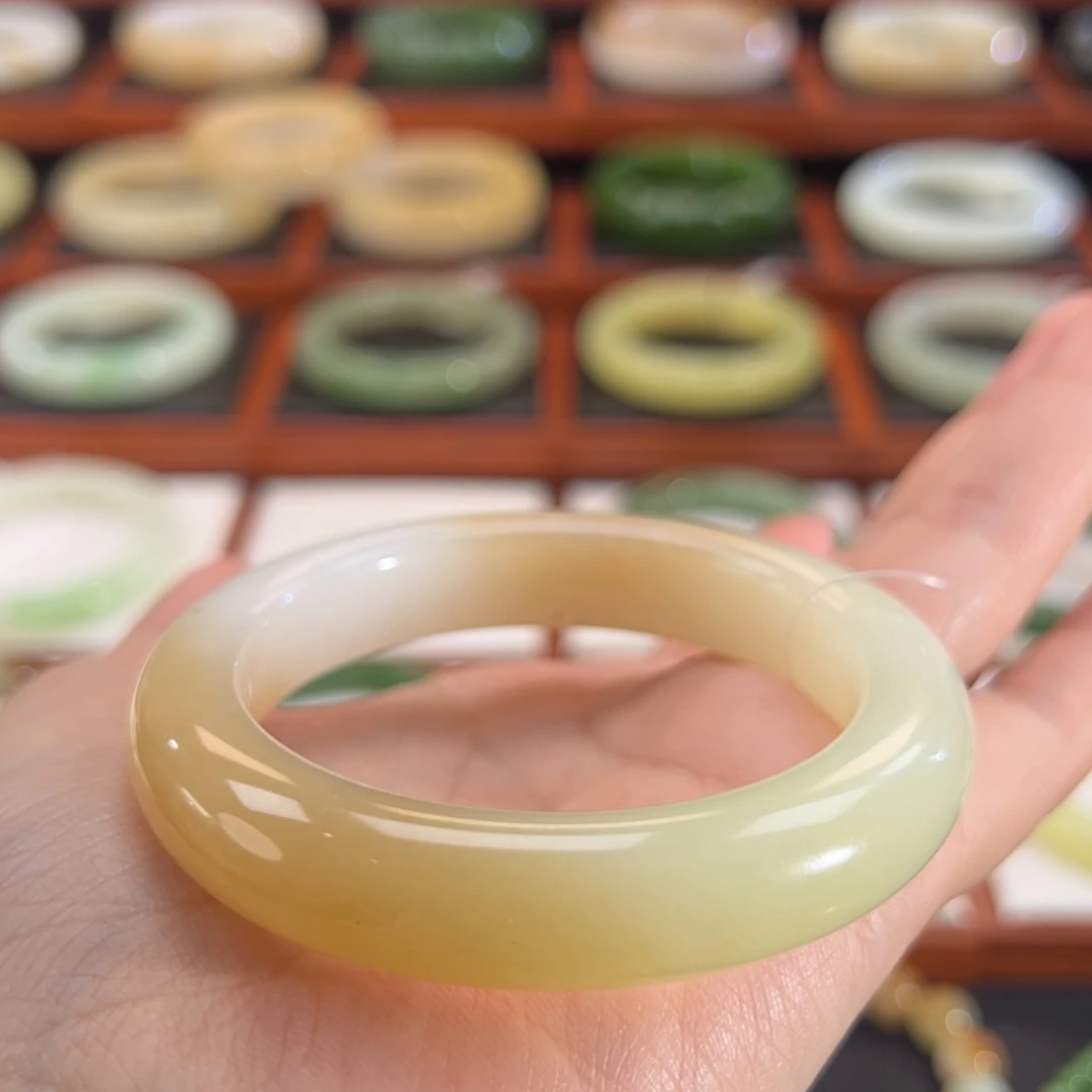 和田玉（糖玉）未镶嵌手镯多彩糖黄白