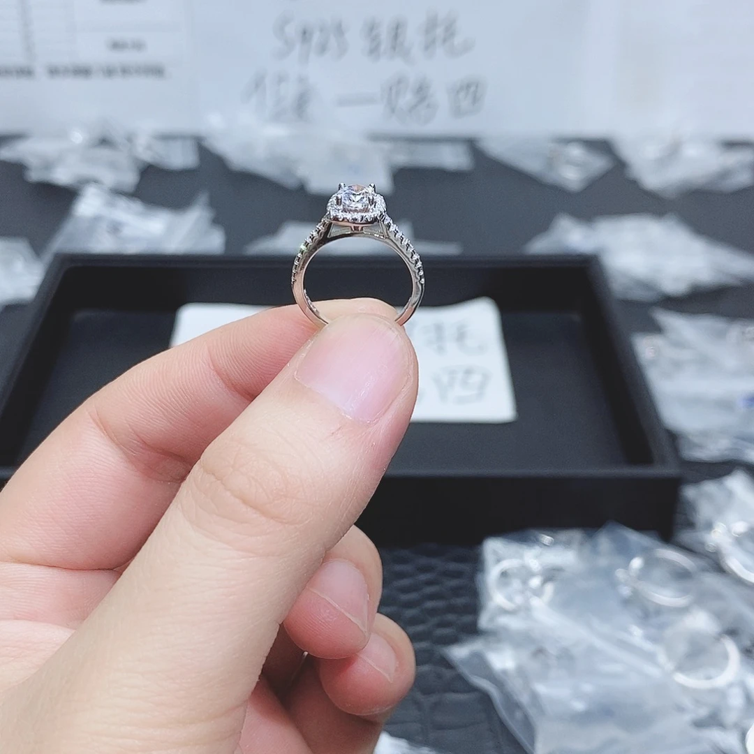 925银合成碳硅石公主方包50分9码