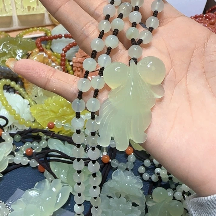 未镶嵌蛇纹石玉吊坠
