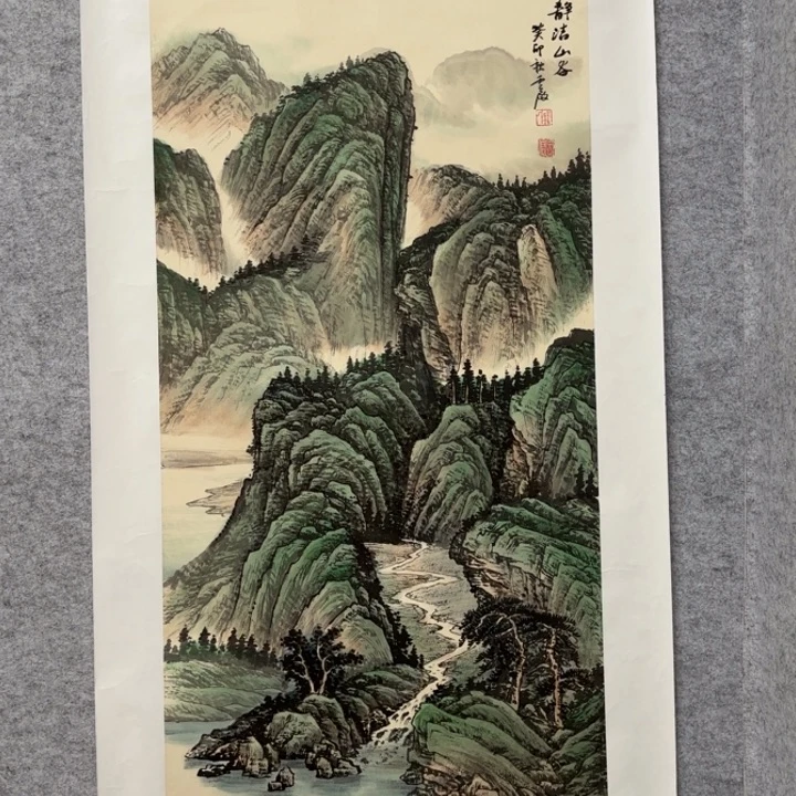 国画花鸟等图案为一体而成