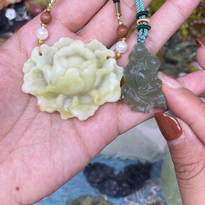 蛇纹石玉未镶嵌颈饰