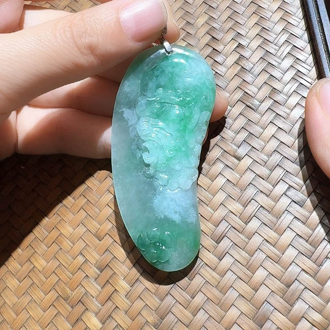颈饰未镶嵌翡翠个性十足