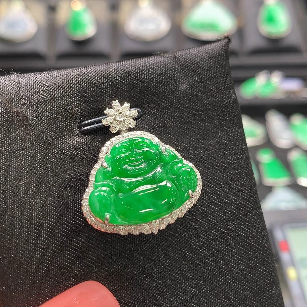 翡翠18K金镶嵌颈饰佛公