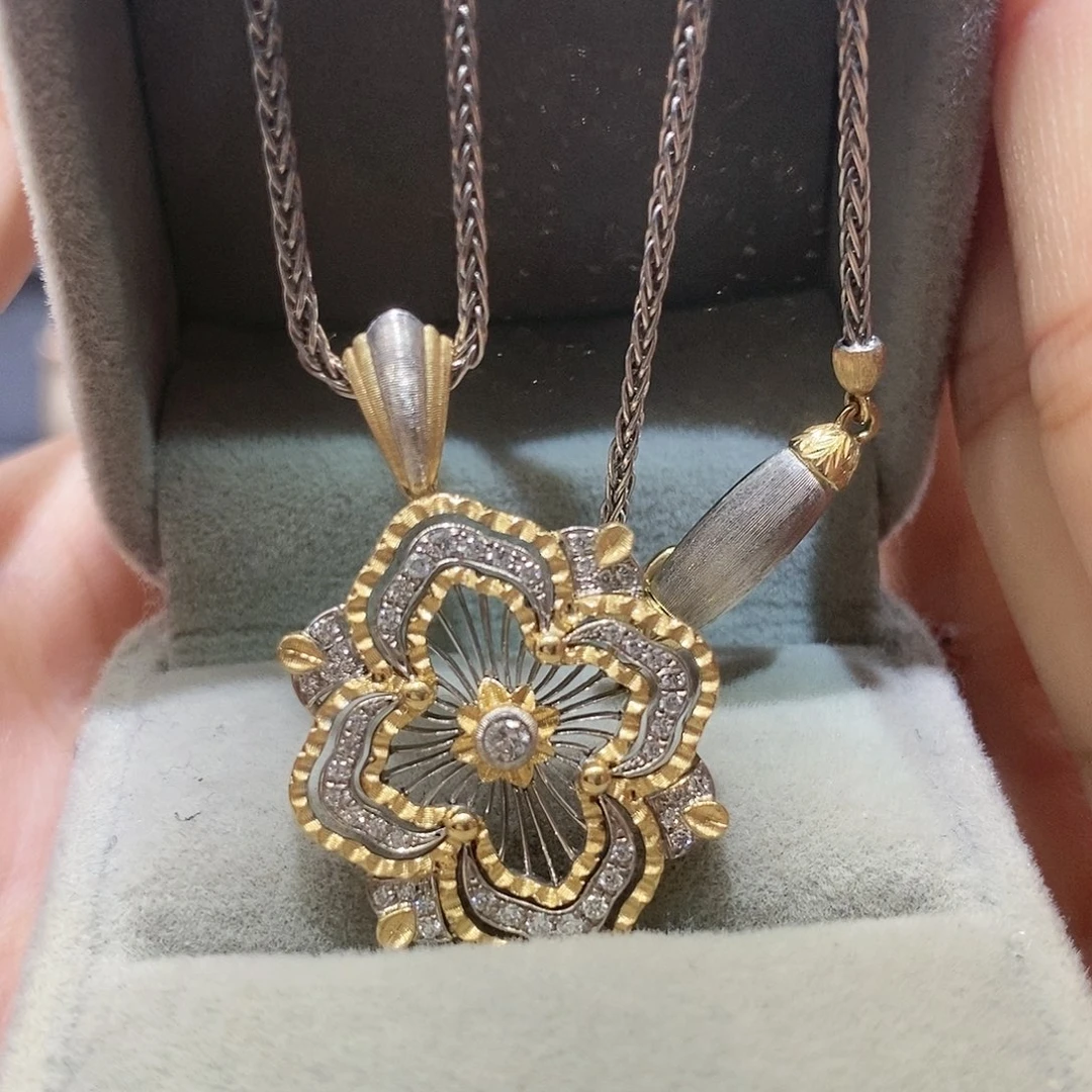 颈饰钻石18K金镶嵌黄白雕纹菱形镂空项链大号