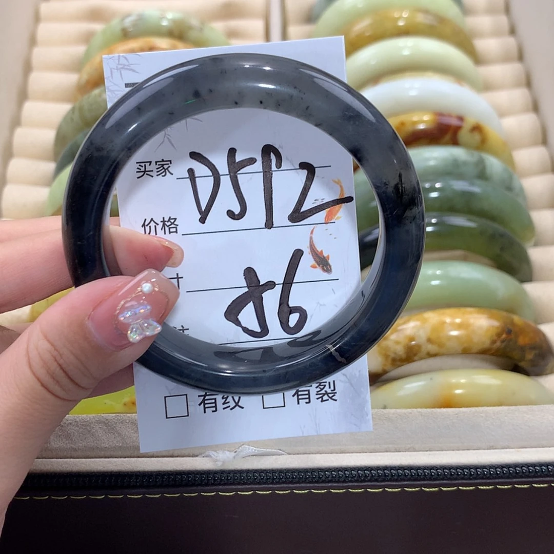 【闪购商品】未镶嵌蛇纹石玉手镯