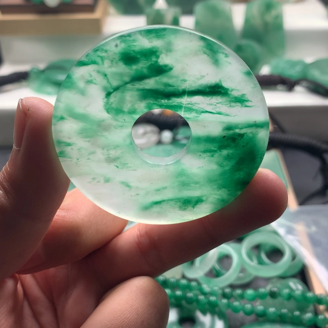 石英质玉（非洲翠）未镶嵌颈饰