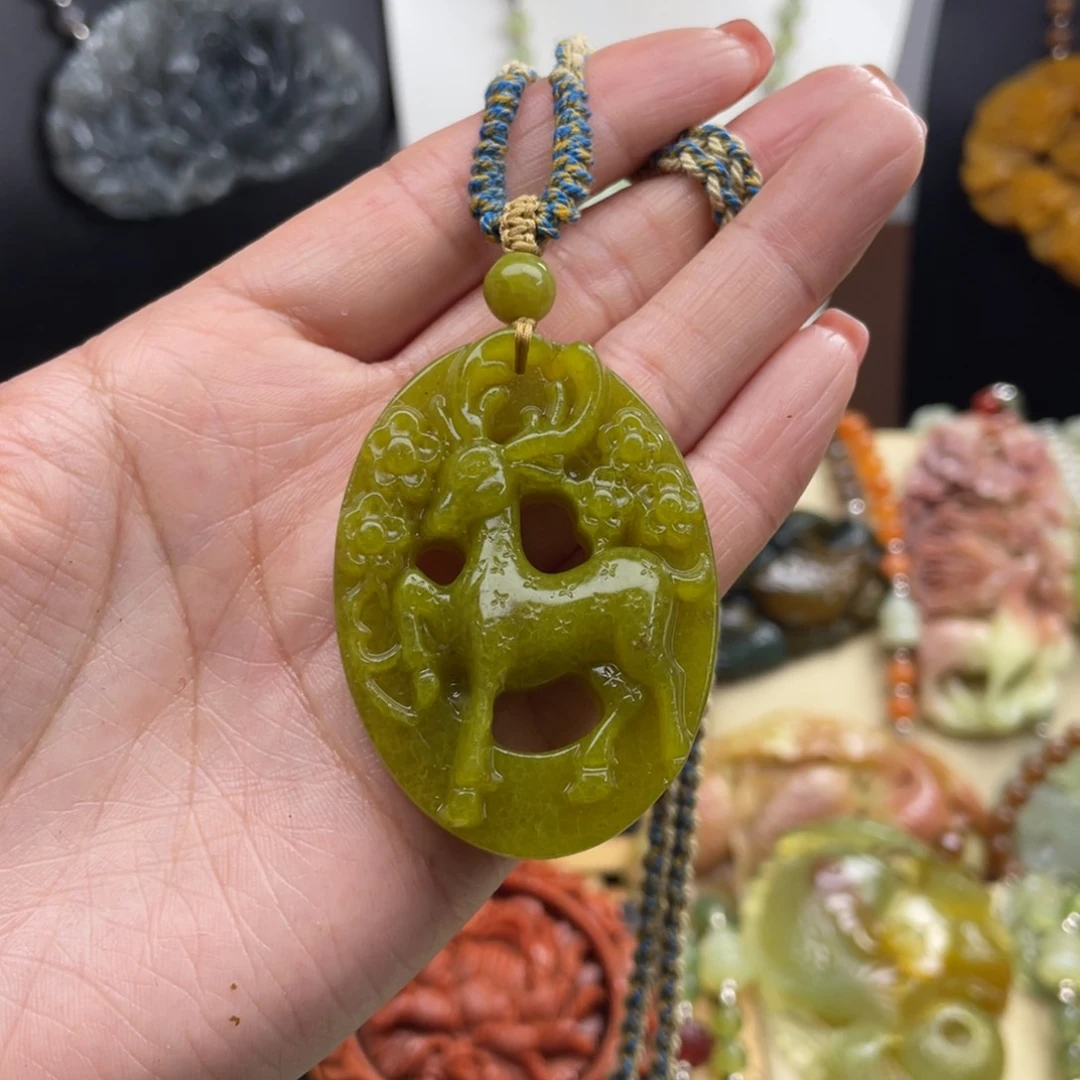 未镶嵌蛇纹石玉颈饰