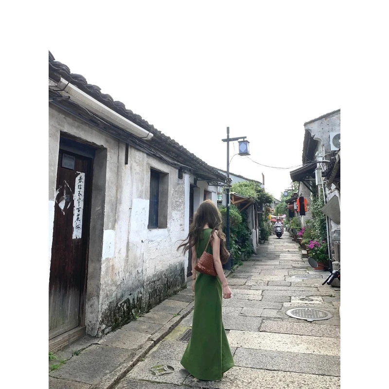 2025夏季新款森系超仙绿色连衣裙高级感圆领背心裙收腰显瘦气质