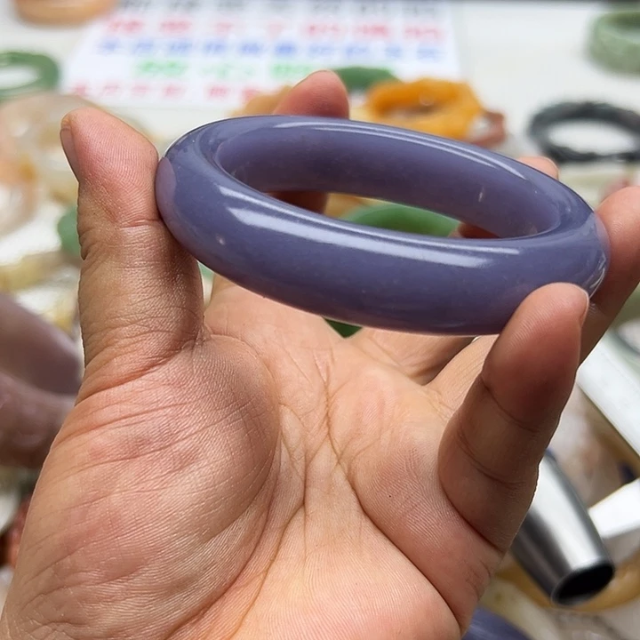未镶嵌手镯石英岩玉蛰*