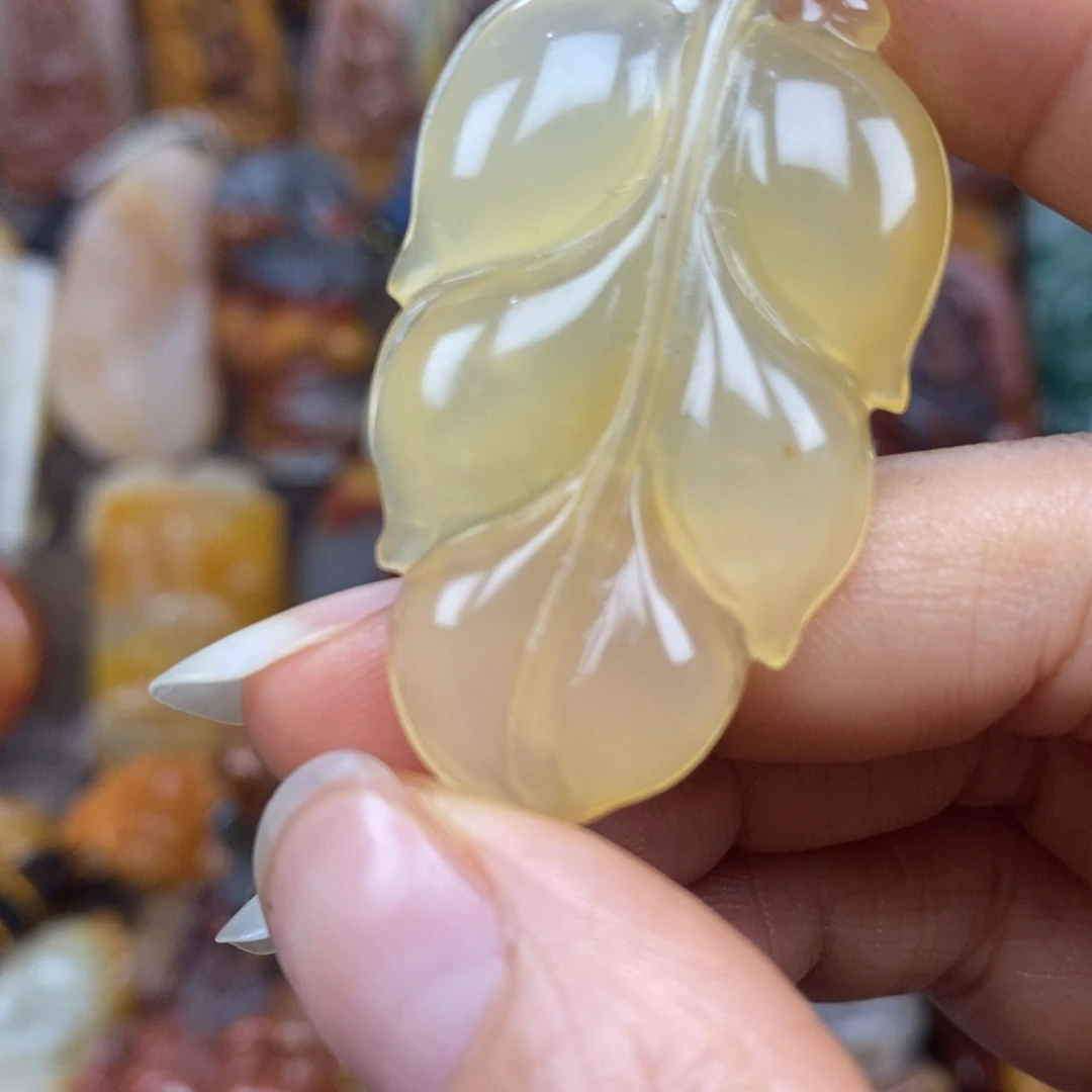 石英质玉（黄龙玉）未镶嵌颈饰