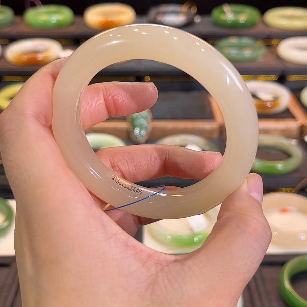 和田玉未镶嵌手镯冰胶正粉 高品 毕业