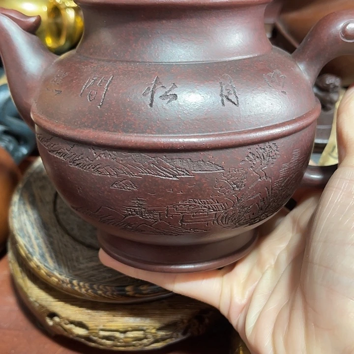 紫砂茶壶原矿泥料手工制作的一把紫砂壶。