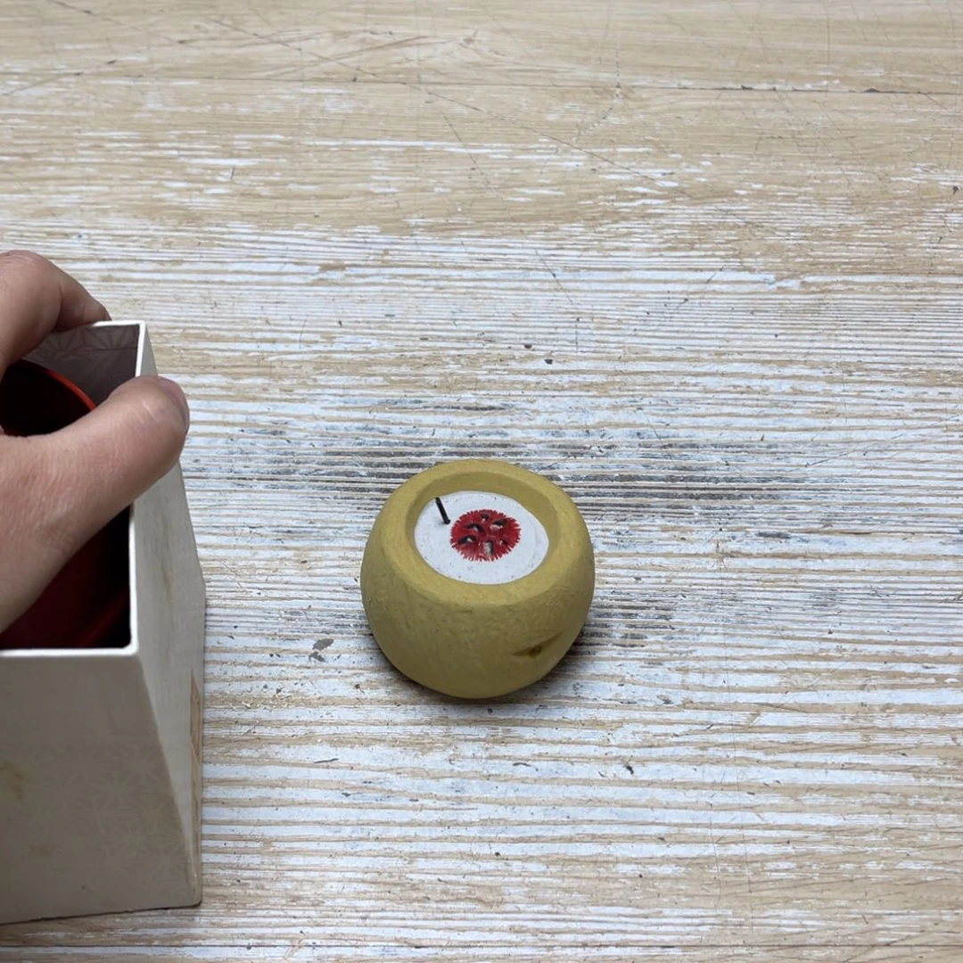 瓷片用****7密密麻麻地排列着一个大