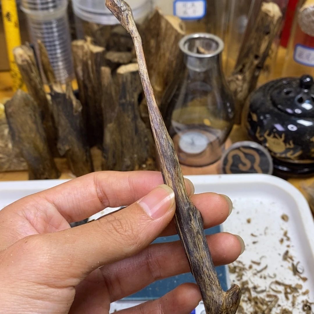 璐***镖沉香高油香薰天然路河4克